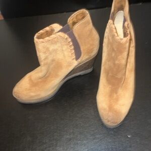 NWOT Women’s Western Ariat Leather Wedge Ankle Boots in Cognac